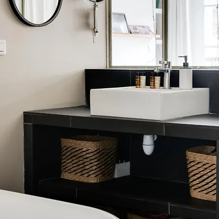 Veeve - A Study In Timber Apartment *