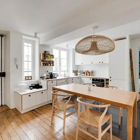 Veeve - A Study In Timber Apartment Paris