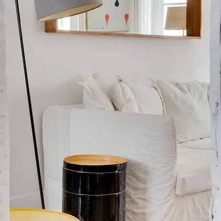 Veeve - A Study In Timber *