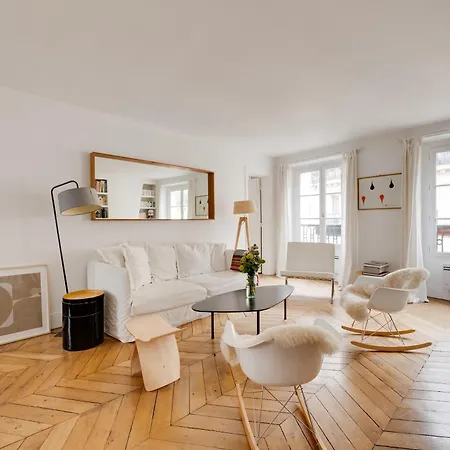 Veeve - A Study In Timber Paris