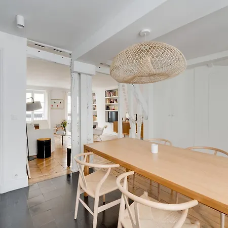 Veeve - A Study In Timber *