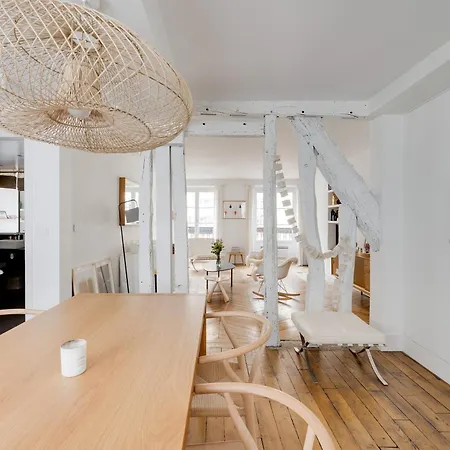 Veeve - A Study In Timber *